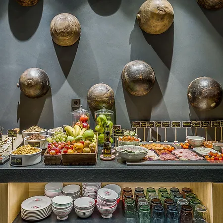 Mate Gerard 4* Barcelona