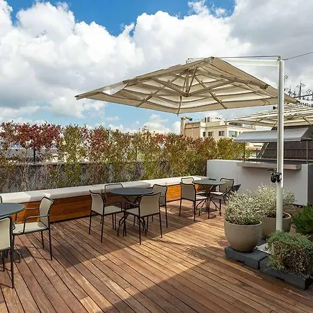 Mate Collection Gerard, Otel