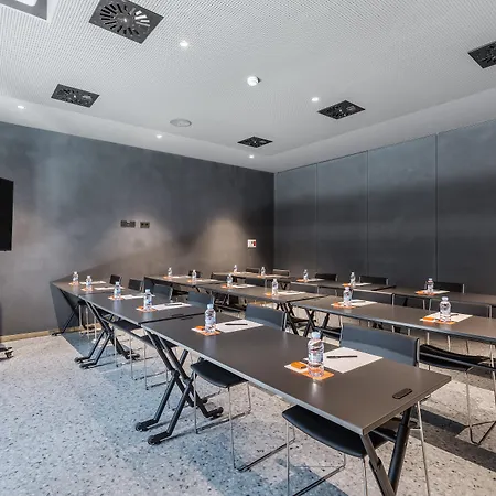 Mate Collection Gerard, Otel