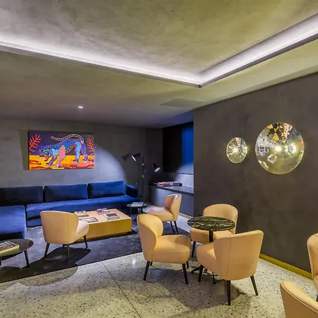 Mate Collection Gerard, Otel